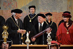 Prof. Aharon Oren, Ph.D., z Hebrejské univerzity v Jeruzalémě Prof. Aharon Oren, Ph.D., z Hebrejské univerzity v Jeruzalémě