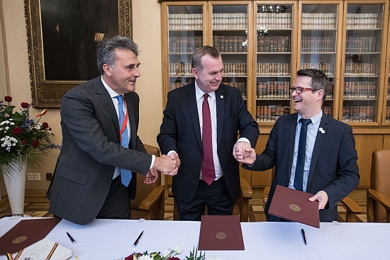 Pictured: Three of five signatories of the Prague Appeal on October 25. From Left to Right: Prof. Luciano Saso (UNICA), Charles University Rector Tomáš Zima, Prof. Ludovic Thilly (Coimbra Group). Not pictured: Prof. Hartmut Mayer, Prof. Kurt Deketelaere Photo: René Volfík.