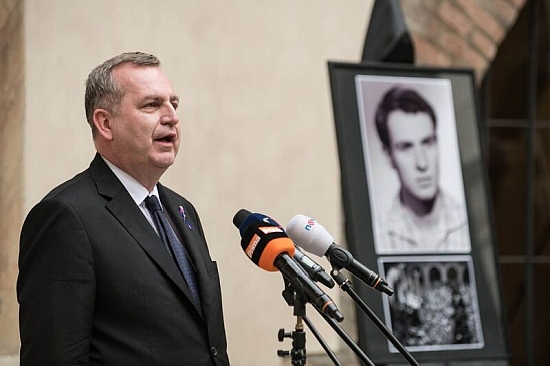 Charles University Rector Tomáš Zima marks 50th anniversary of student Jan Palach's self-immolation. Palach had hoped to rouse fellow citizens from apathy following the crushing of the Prague Spring. Photo: René Volfík.